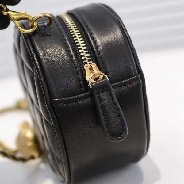 シャネルバッグ素材ディテール